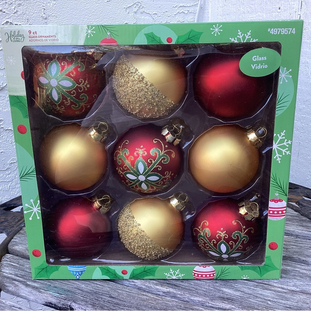 9 CT XMAS GLASS ORNAMENTS